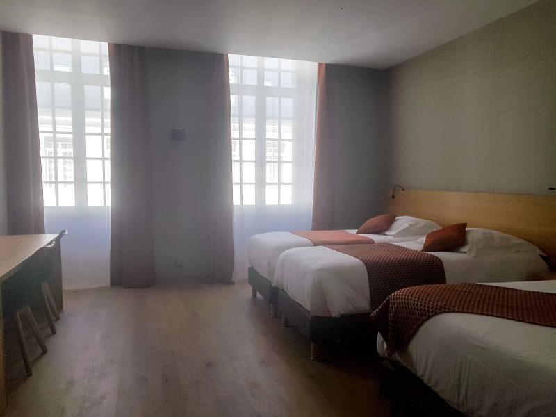 Le Castel D'Alti Hotel Bagnères-de-Luchon Buitenkant foto