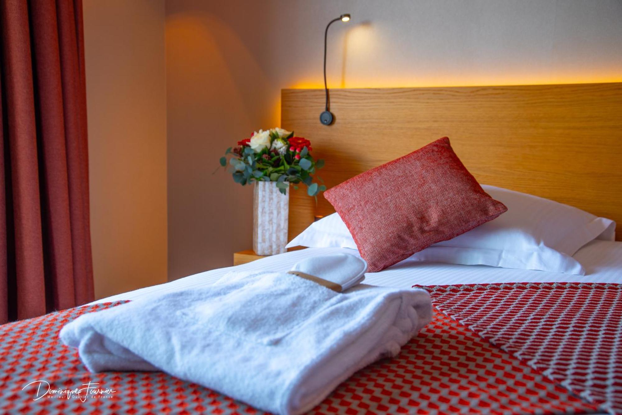Le Castel D'Alti Hotel Bagnères-de-Luchon Buitenkant foto