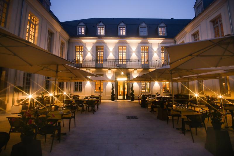 Le Castel D'Alti Hotel Bagnères-de-Luchon Buitenkant foto